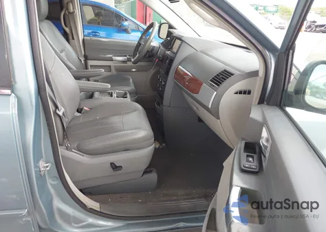 2008 Chrysler Town & Country Touring from USA, damaged, VIN 2A8HR54P48R631597